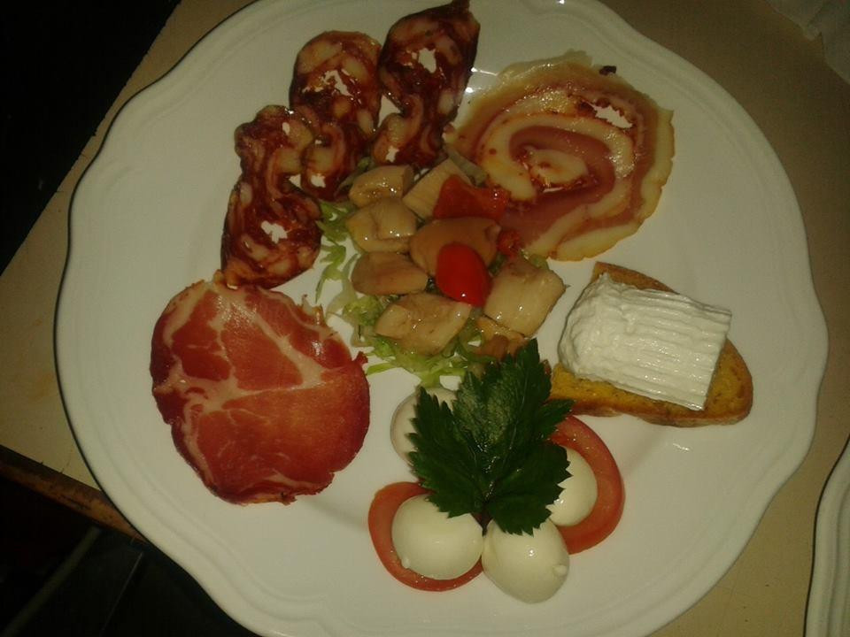 Mongiana餐馆和美食-Hotel ristorante degli amici i
