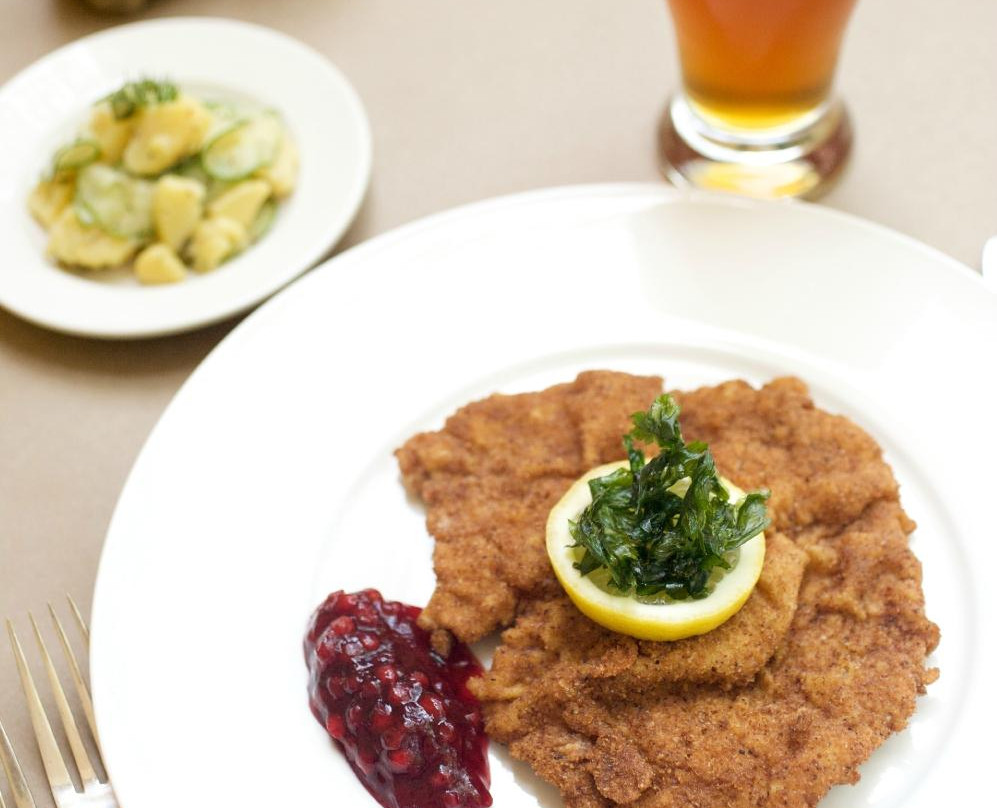 No. 9 Restaurant & Inn主图