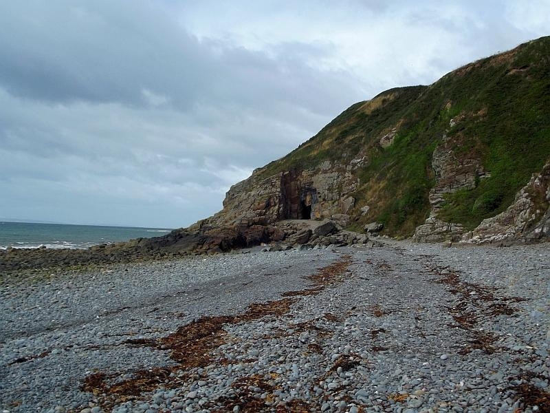 Isle of Whithorn旅游景点-St Ninian's Cave