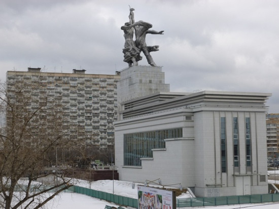Worker and Kolkhoz Woman-莫斯科必去景点