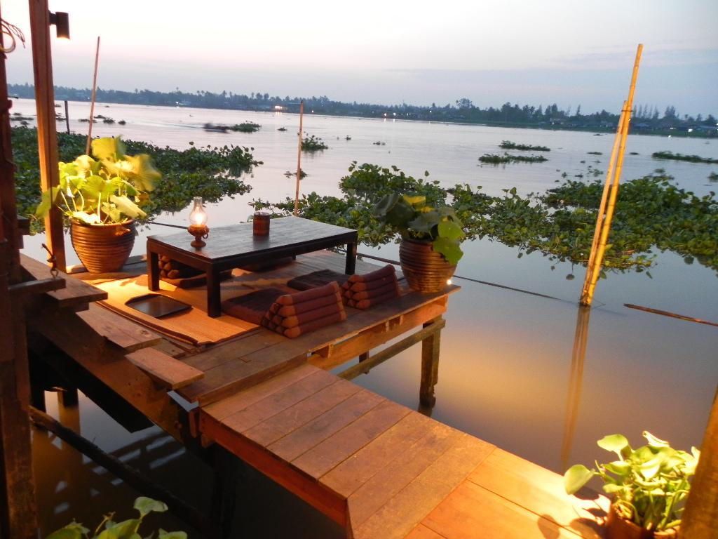 บ้านระเบียงน้ำ 