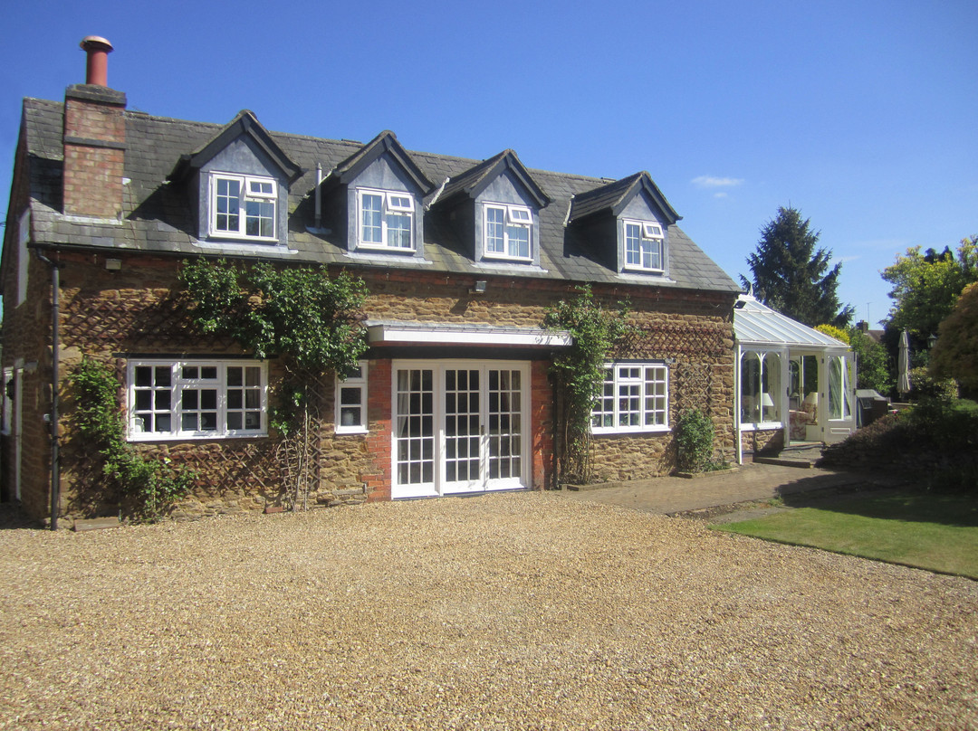 Colledges House主图