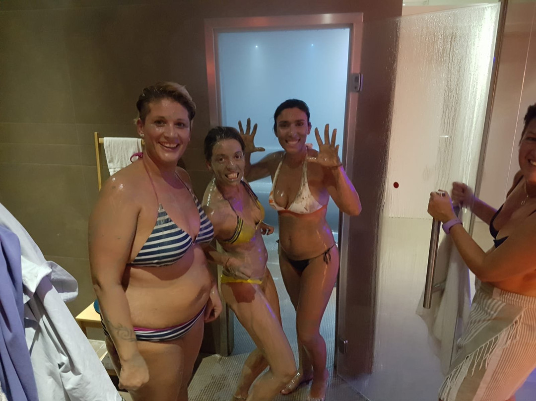 Frozen Natural Spa-萨卢佐必去景点