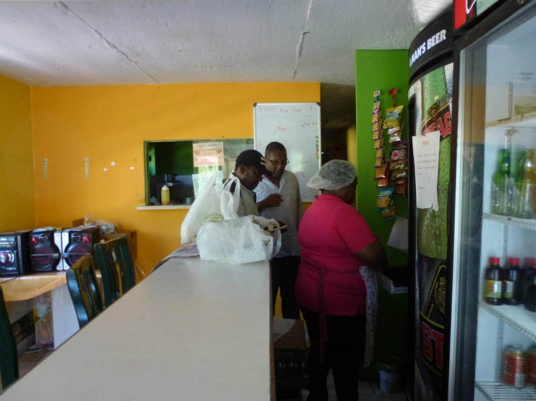 Saint Joseph Parish餐馆和美食-Velma's Place