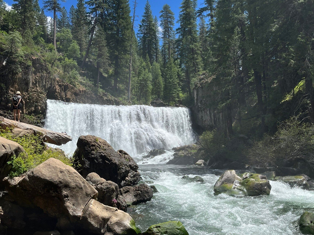 McCloud River’s Three Waterfalls景点图片