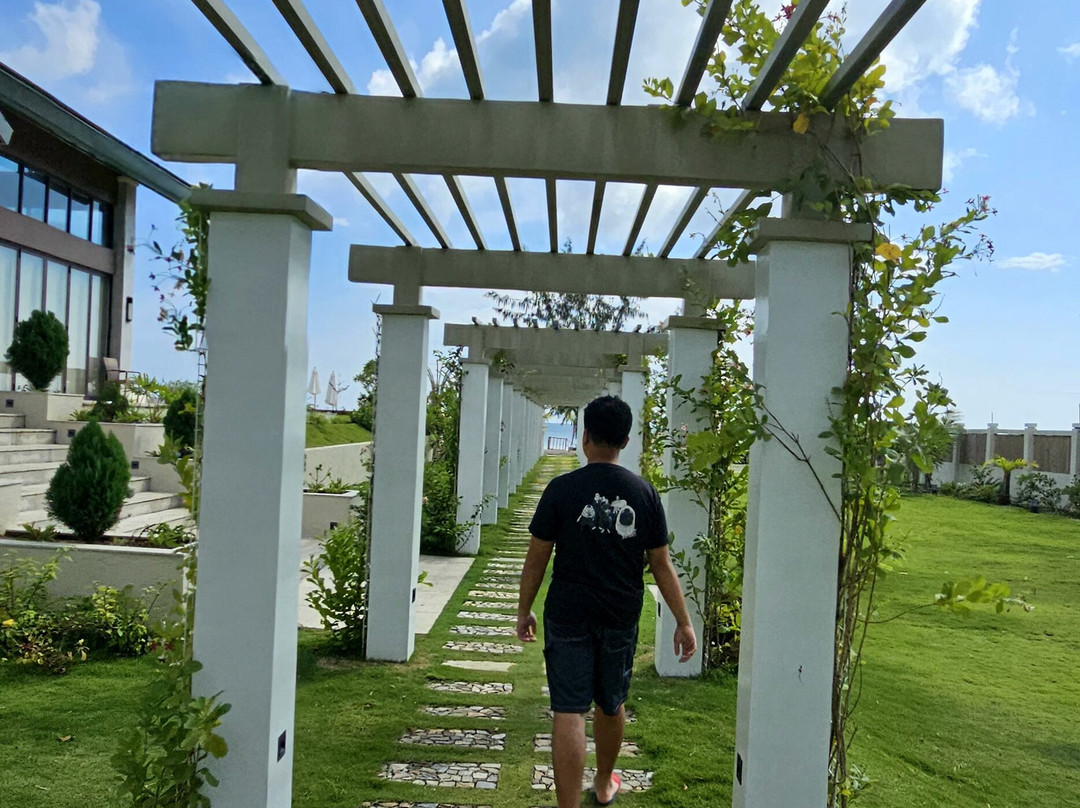 Jamins Hotel & Resort Inc