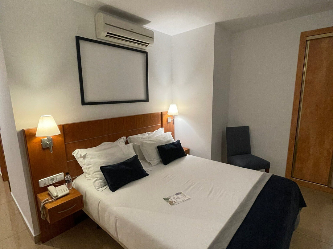 Hotel Hostal Savoy主图