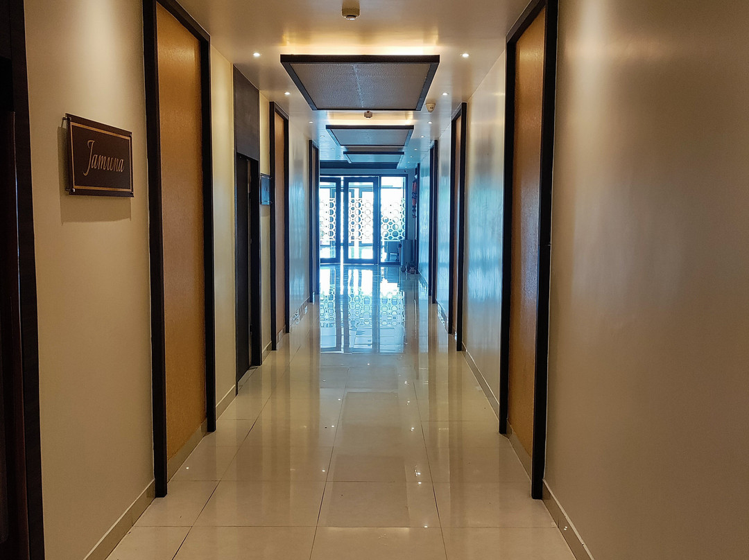 Sambhabana Hotel & Suites主图