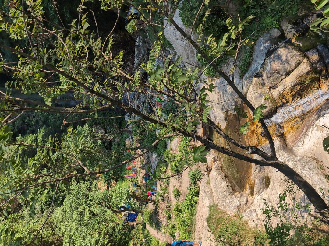 Chhoie Waterfall景点图片