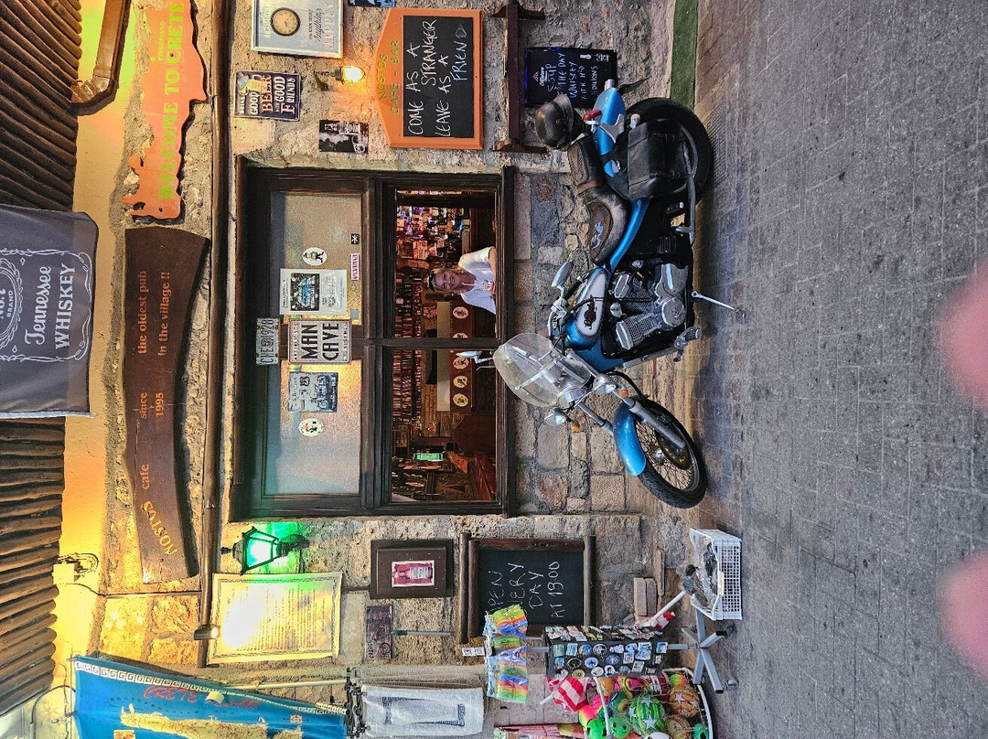 Nostos Irish Cafe bar景点图片