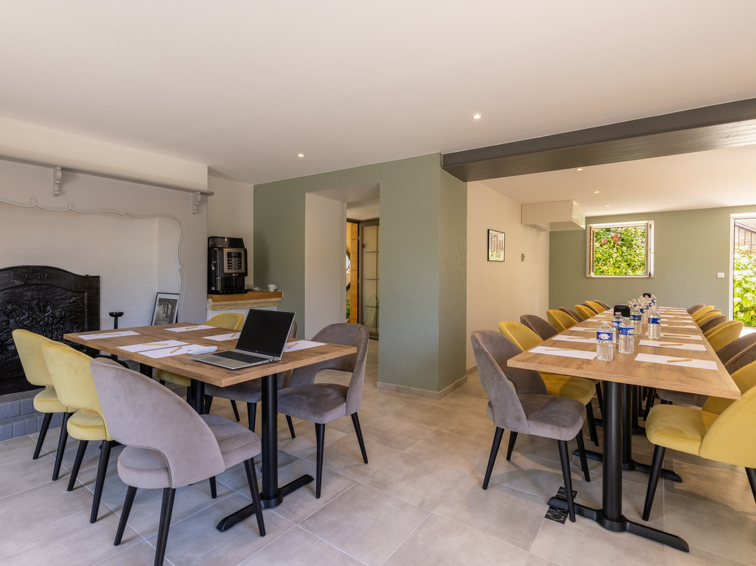 阿尚布酒店主图