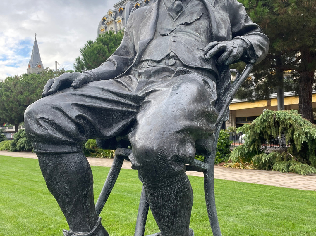 Monument to Vladimir Nabokov-蒙特勒必去景点