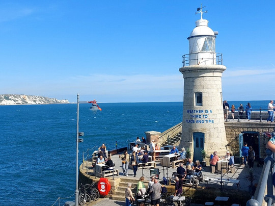 The Lighthouse Champagne Bar-福克斯通必去景点