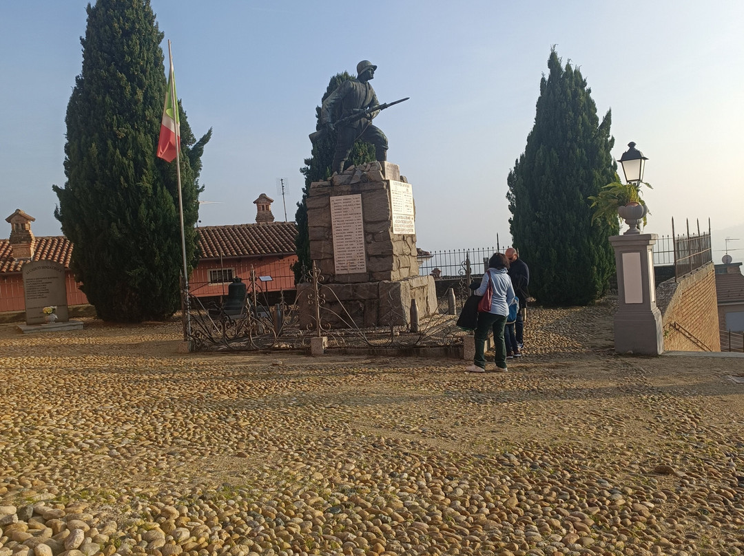 Resti Del Castello Di Castelnuovo Calcea景点图片