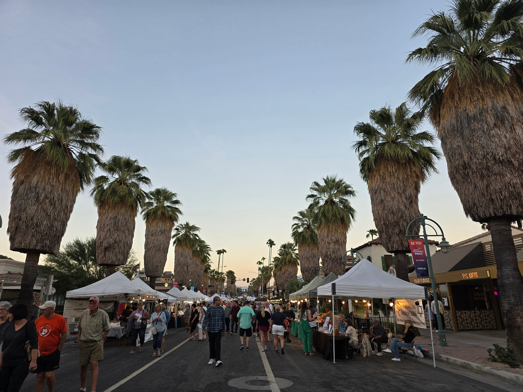周四集市-棕榈泉市必去景点