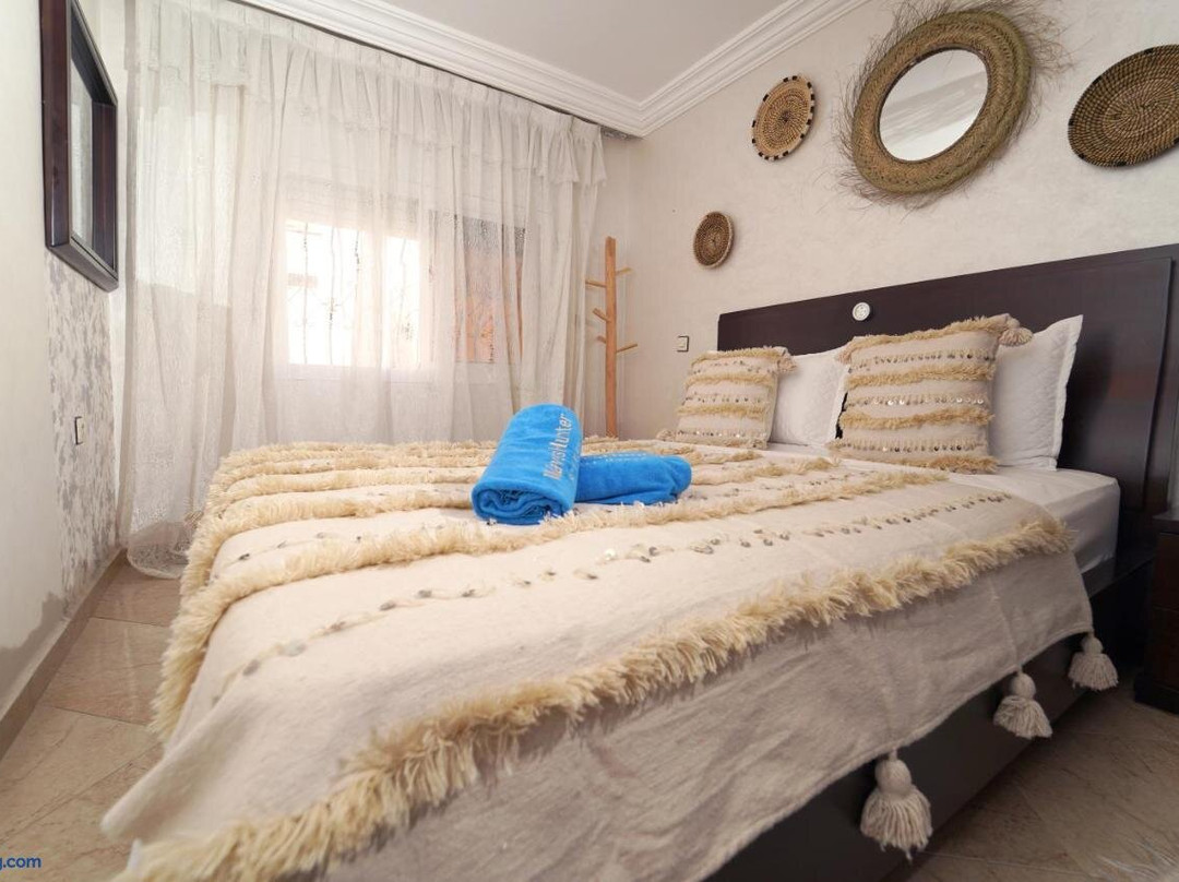 Waves Hunter Surf House