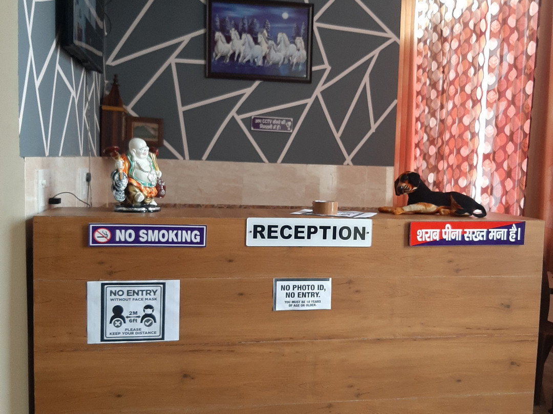 OYO 83498 The Hotel Malik