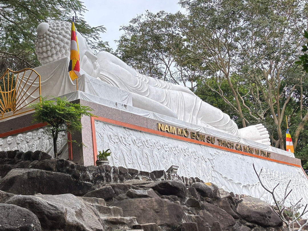 Buddha Nirvana Black Virgin Mountain-西宁必去景点