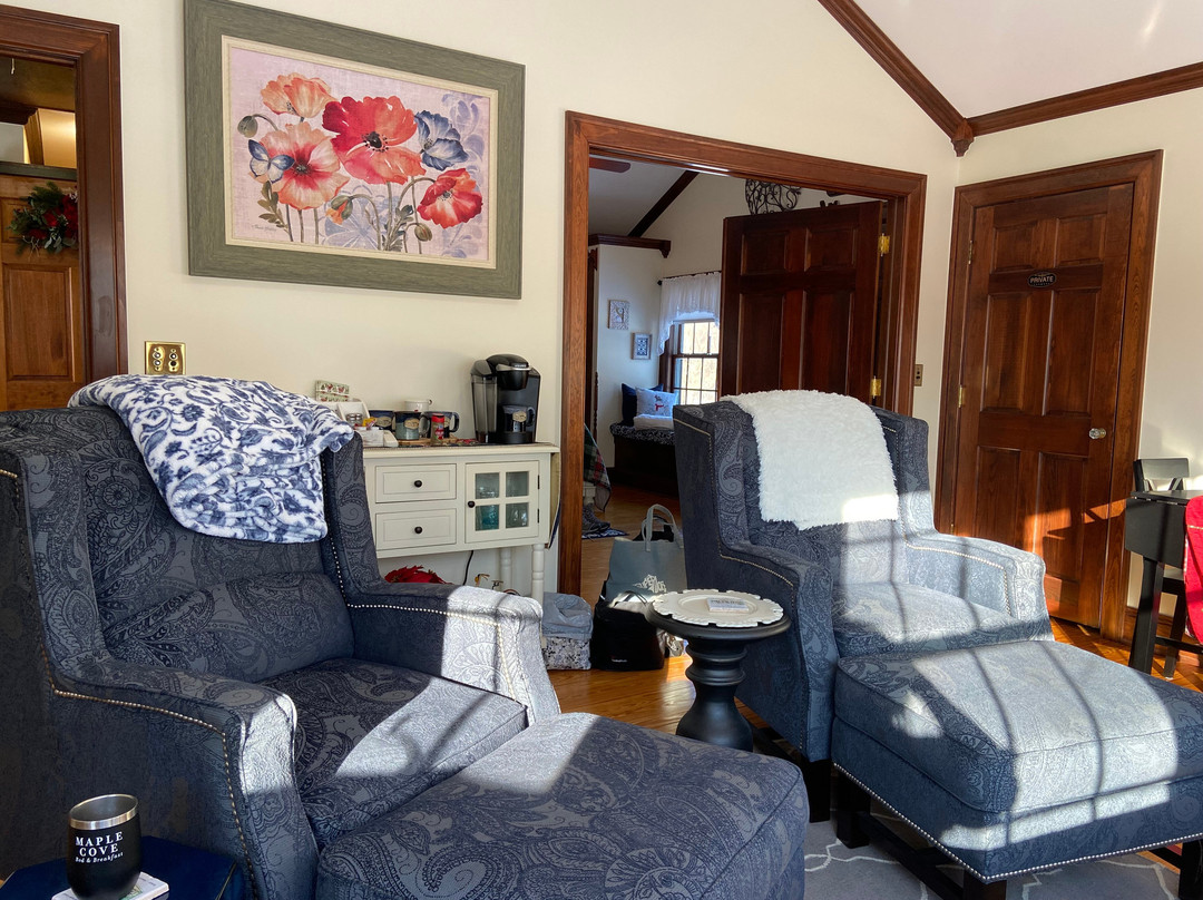 Maple Cove Bed & Breakfast And The August House主图