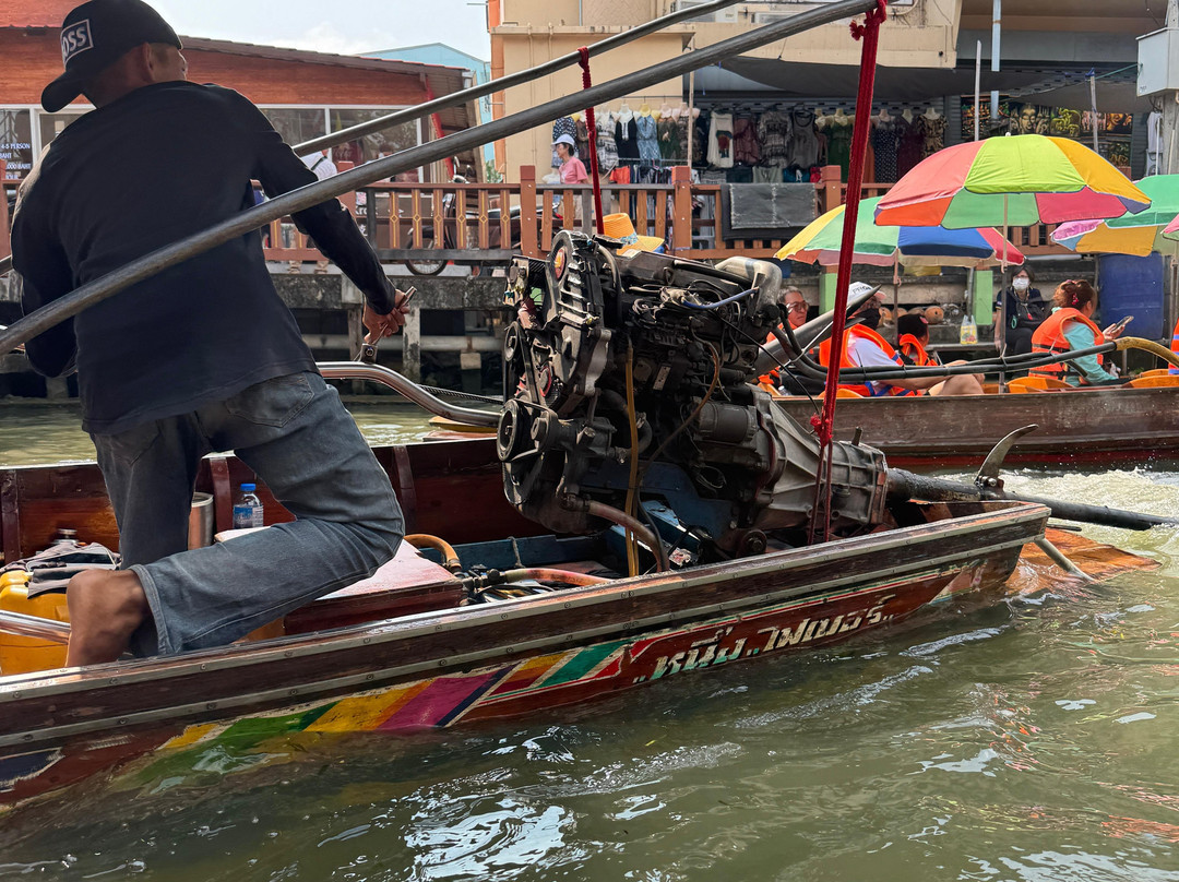 Lak Ha Floating Market景点图片