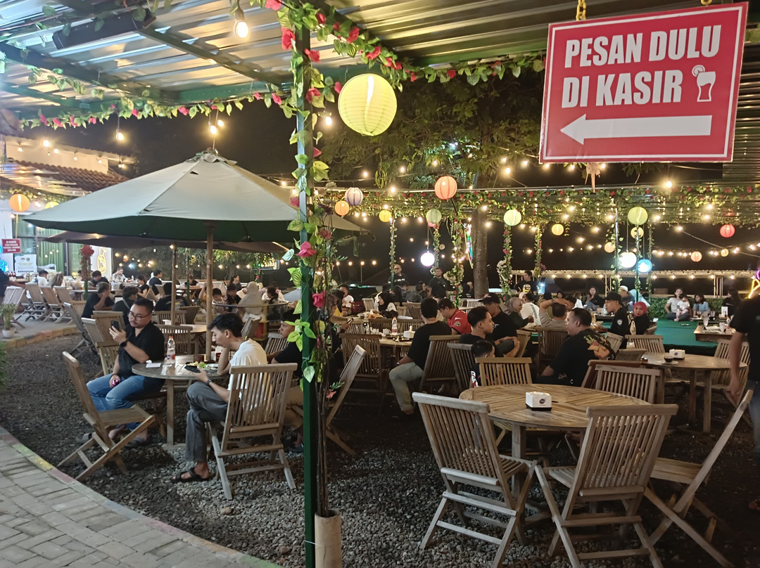 Cafe Resto Prigen Santuy 24 Jam