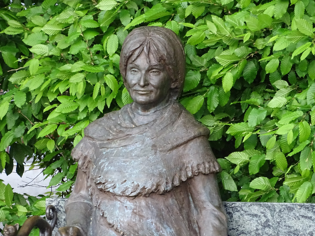 Szabó Magda Szobor景点图片