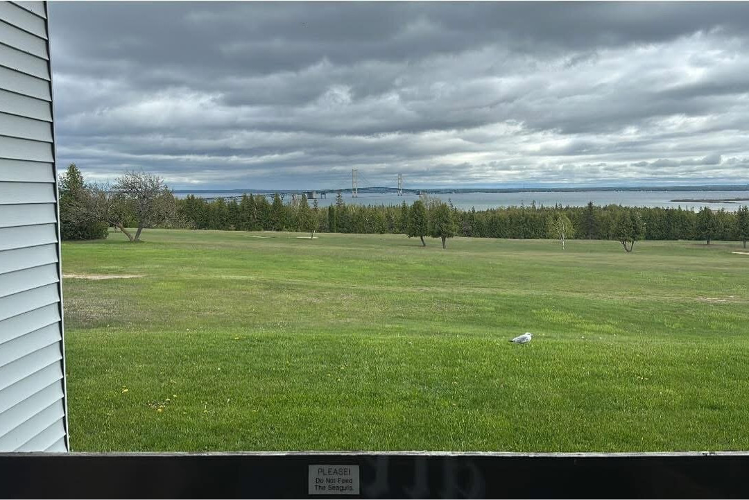 Super 8 by Wyndham St. Ignace主图