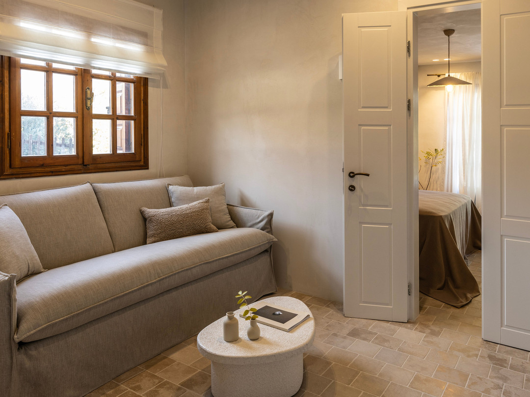 Om Living Pelion