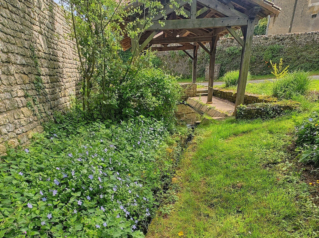 La Fontaine Et Le Lavoir De Cerzeau-Azay-le-Brule必去景点