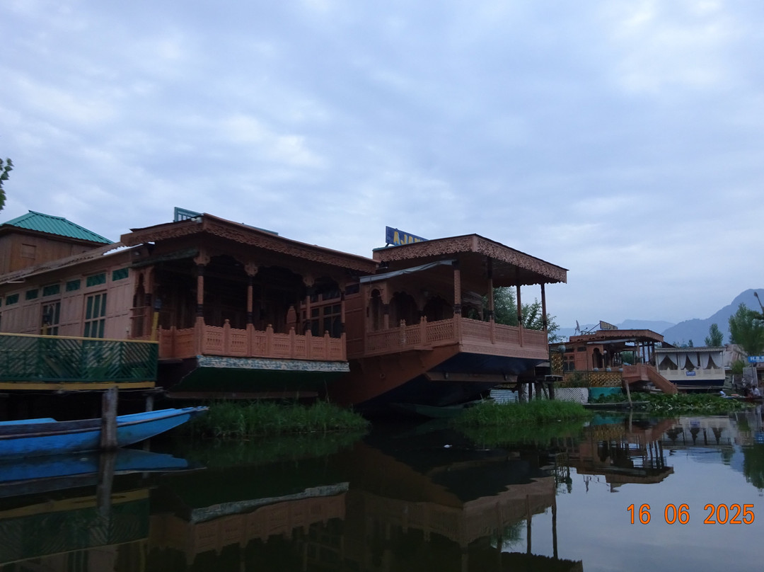 Prince of Kashmir Luxury Houseboat主图
