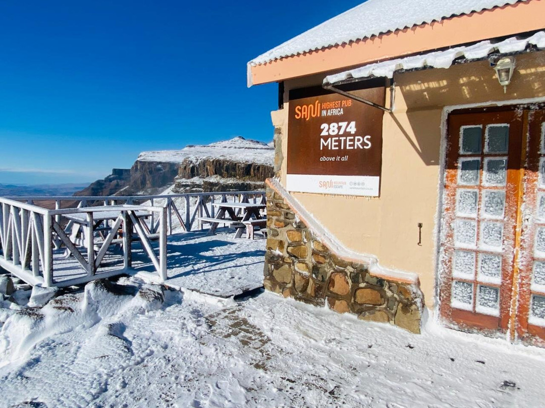 Sani Mountain Escape主图