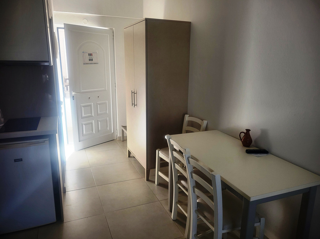 Trefon Hotel Apartments & Family Suites主图