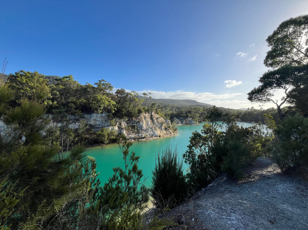 Little Blue Lake-South Mount Cameron必去景点