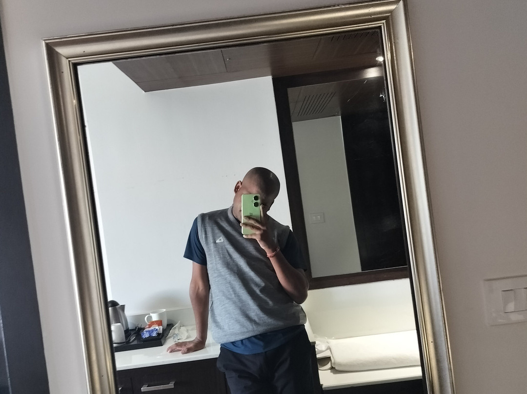 Hotel Saffron Crest主图