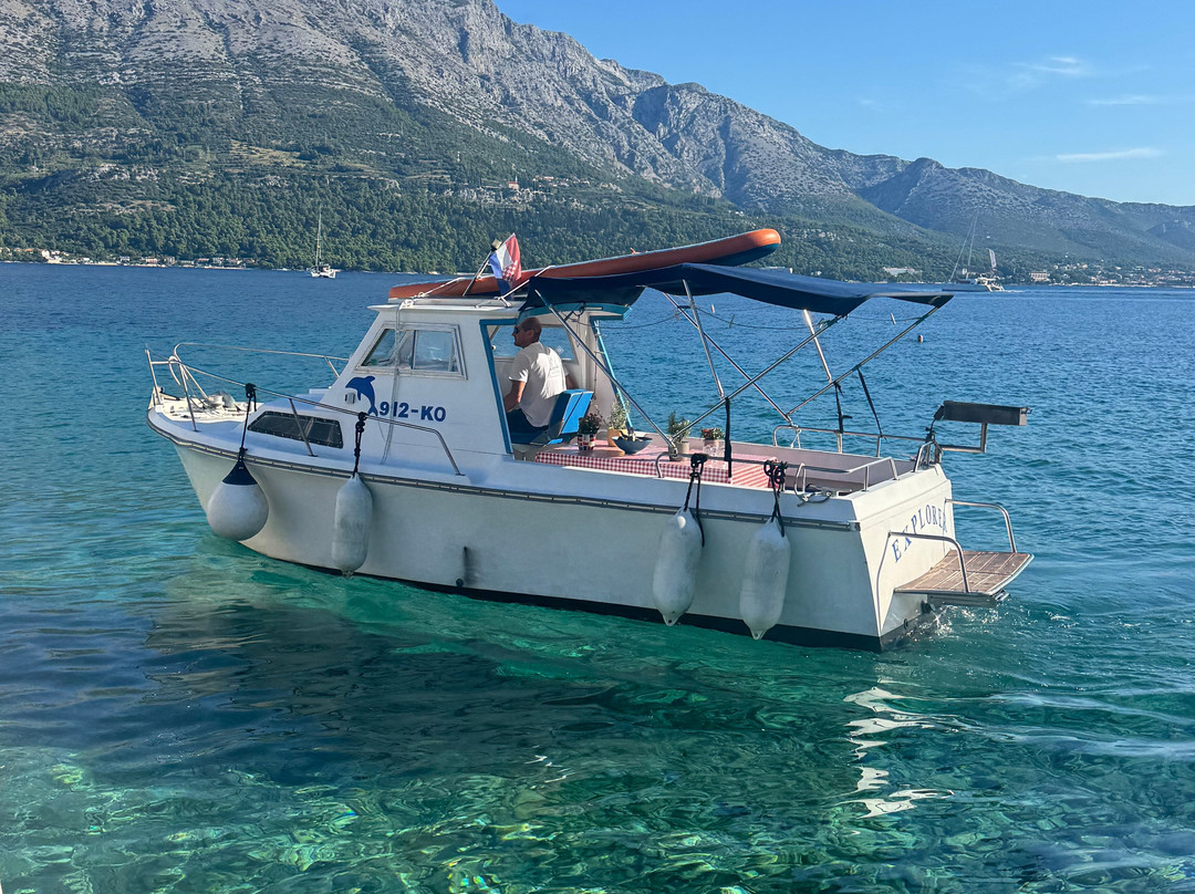 Explorer Family Boat-科尔丘拉岛必去景点