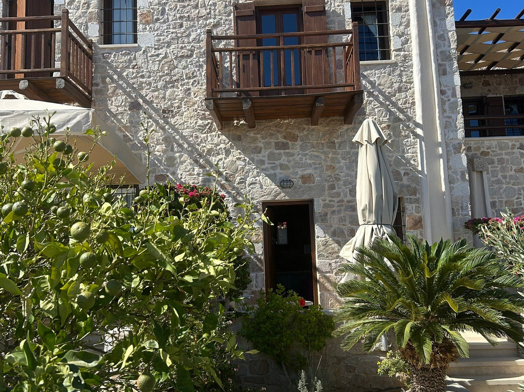 Lithos Traditional Houses主图