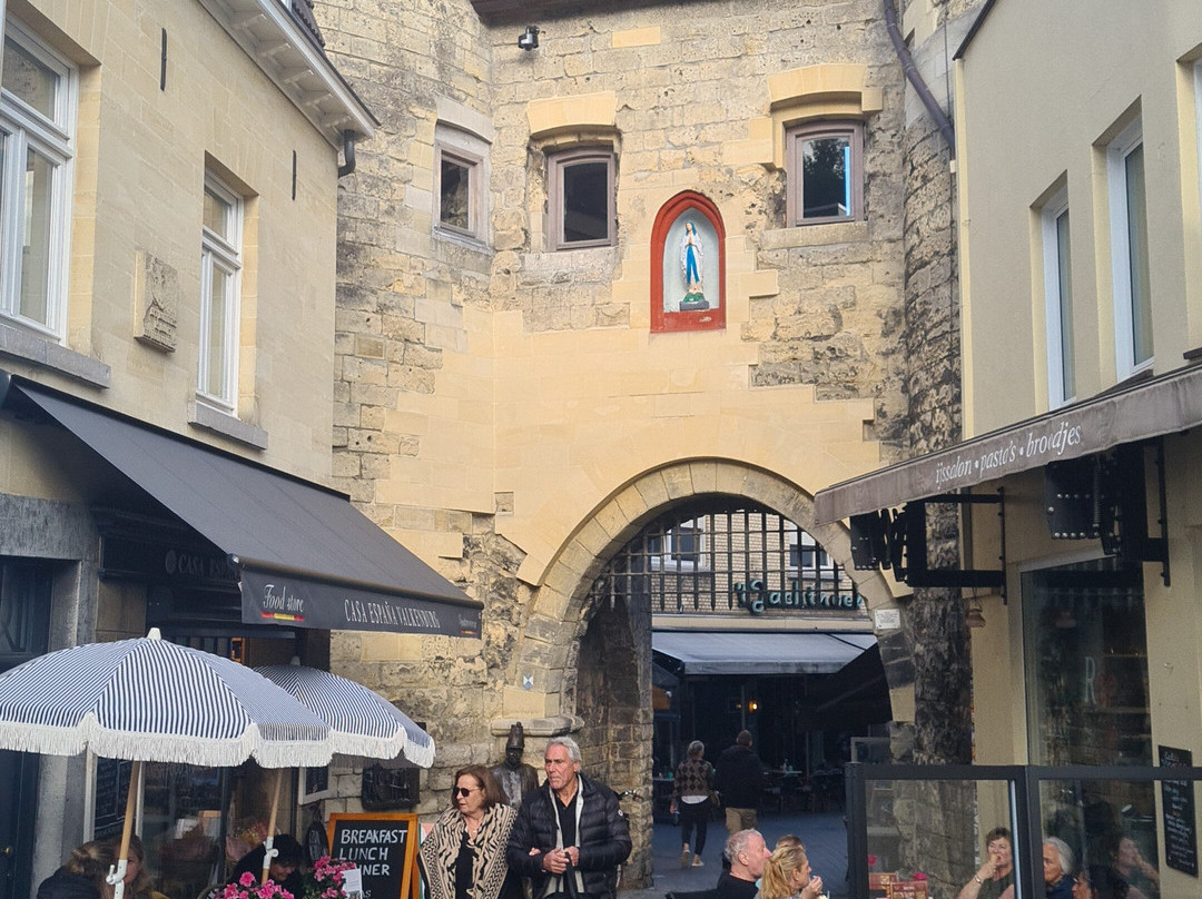 蒙塔格纳戴尔蒙多酒店主图