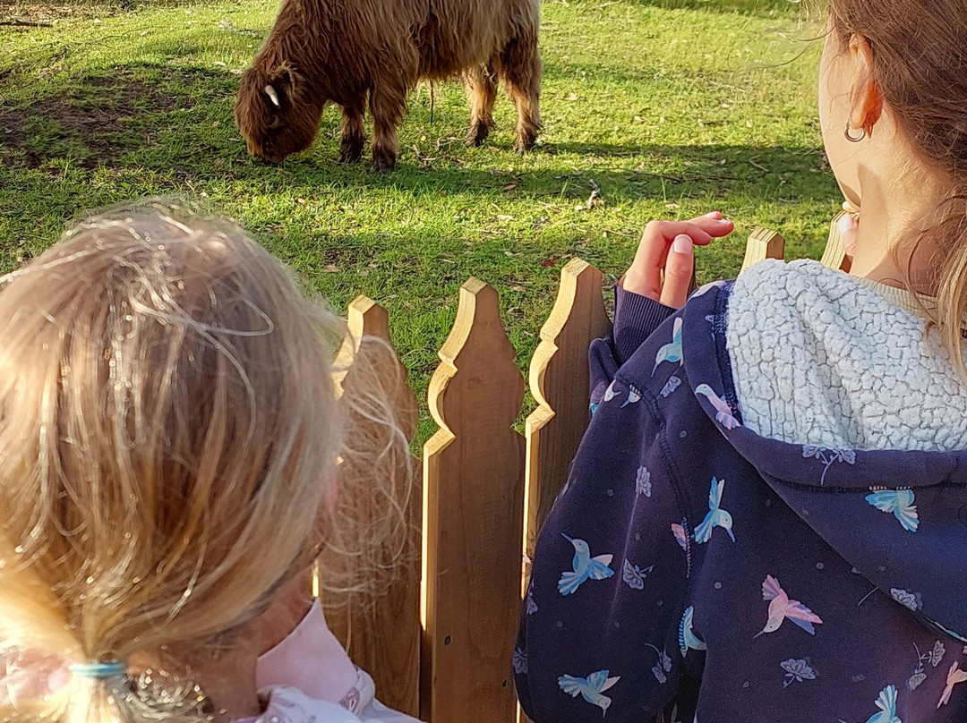 Karribank Tavern And Cocktail Bar