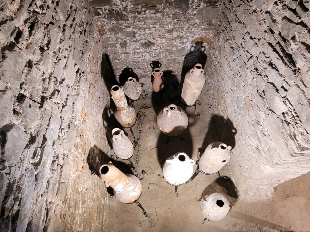 Cueva de Siete Palacios - Archaeological Museum-阿尔穆涅卡尔必去景点