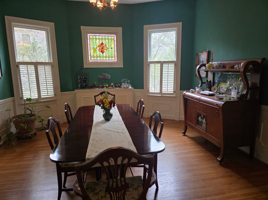 Charles Bass House主图