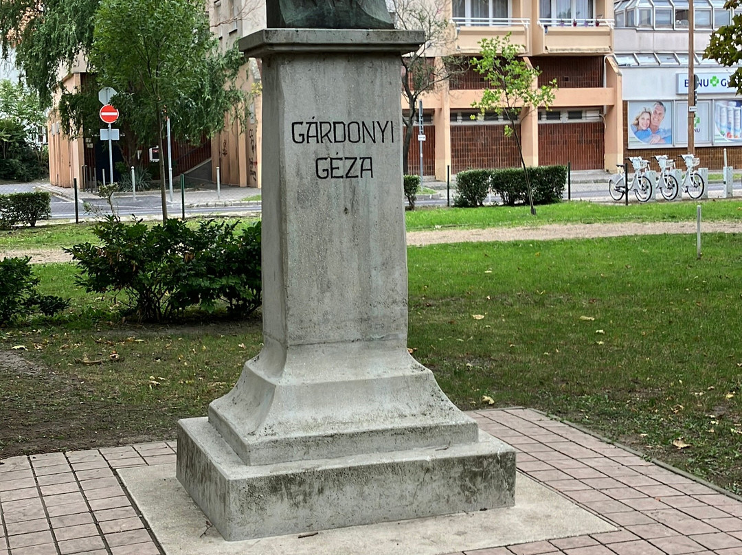 Batthyány tér Park-焦尔必去景点