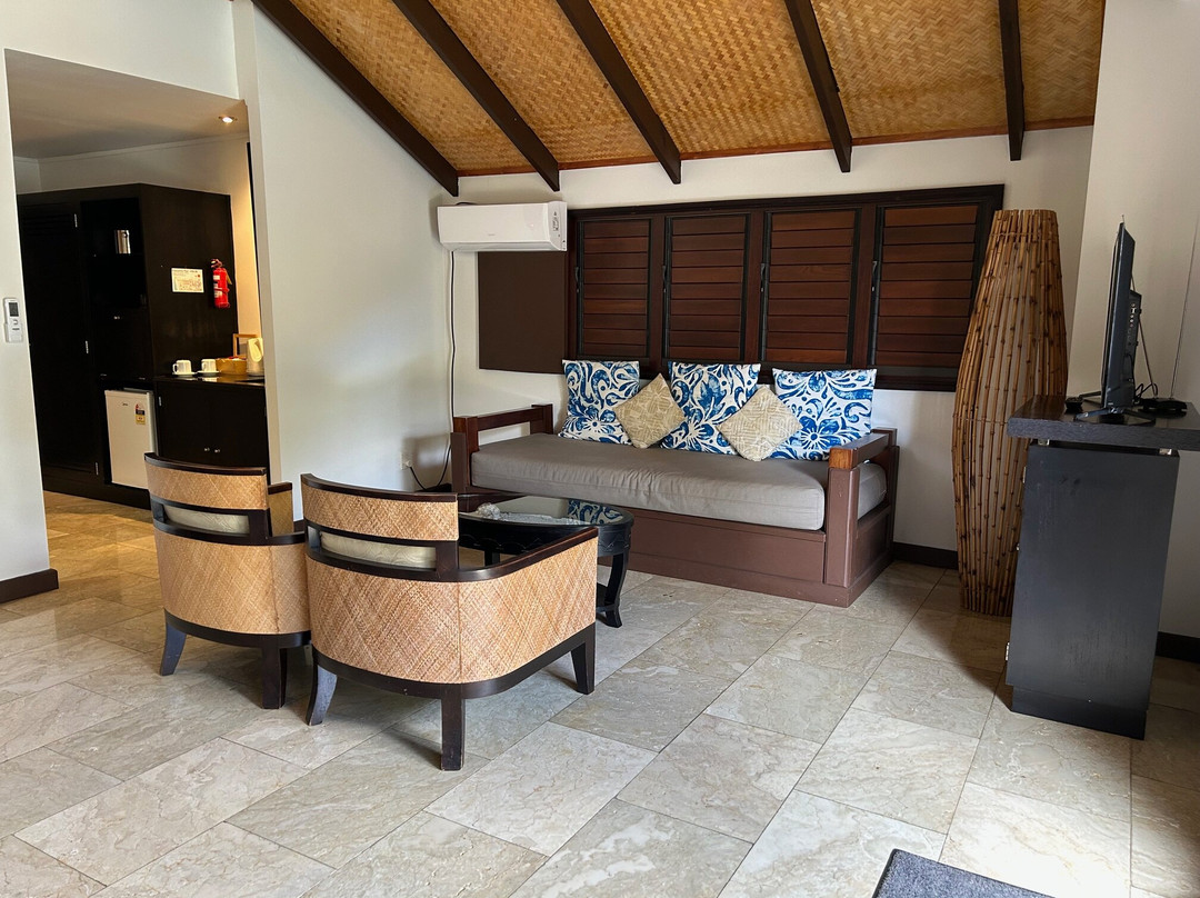 皇冠海滩度假村温泉酒店主图