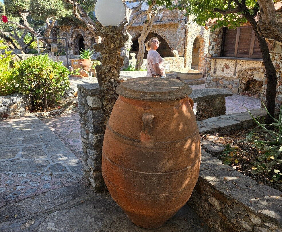 Koumos stenlandsby-Kalyves必去景点