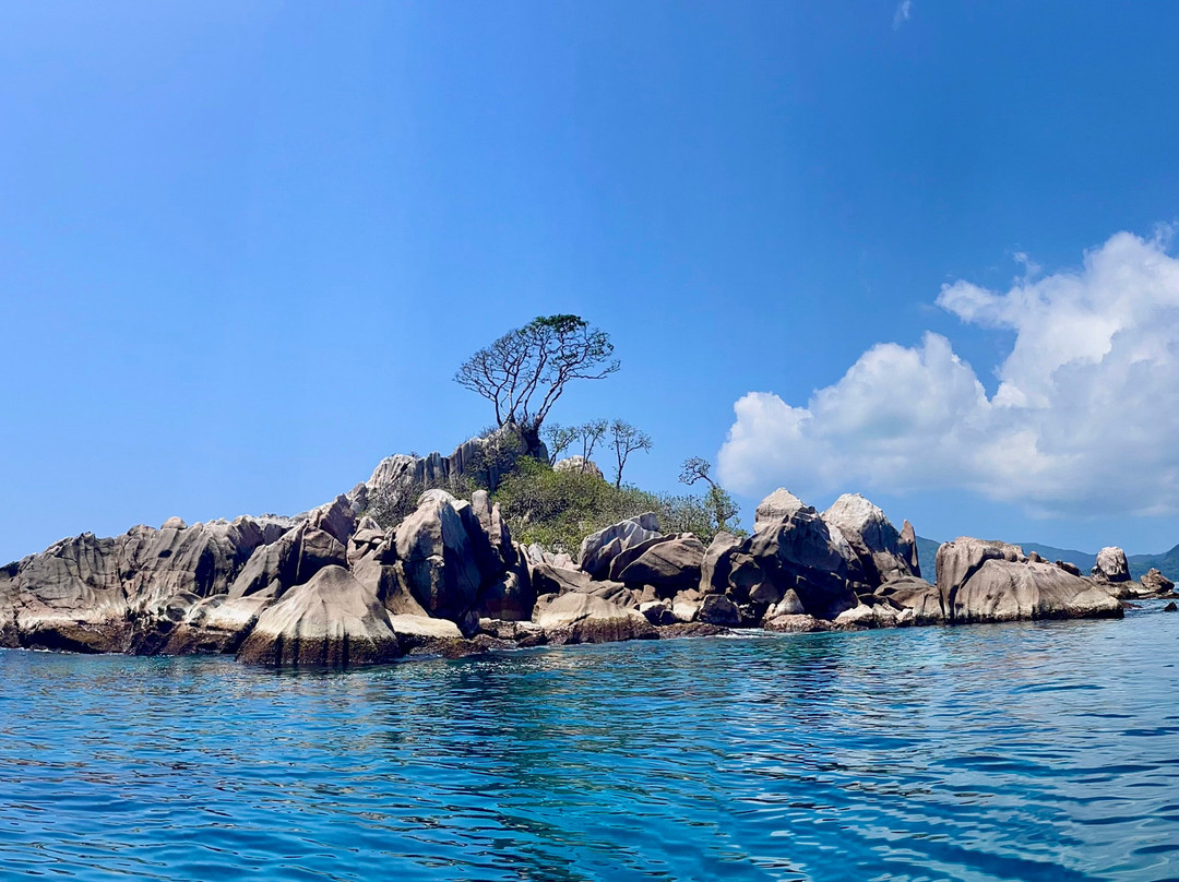 Belle Petra Boatcharter-La Passe必去景点