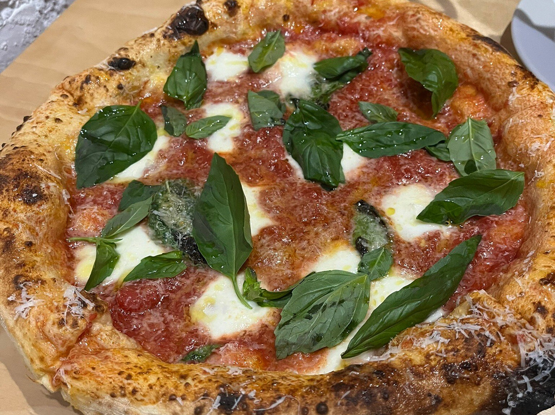 Publiczna Pizza Napoletana & Natural Wine