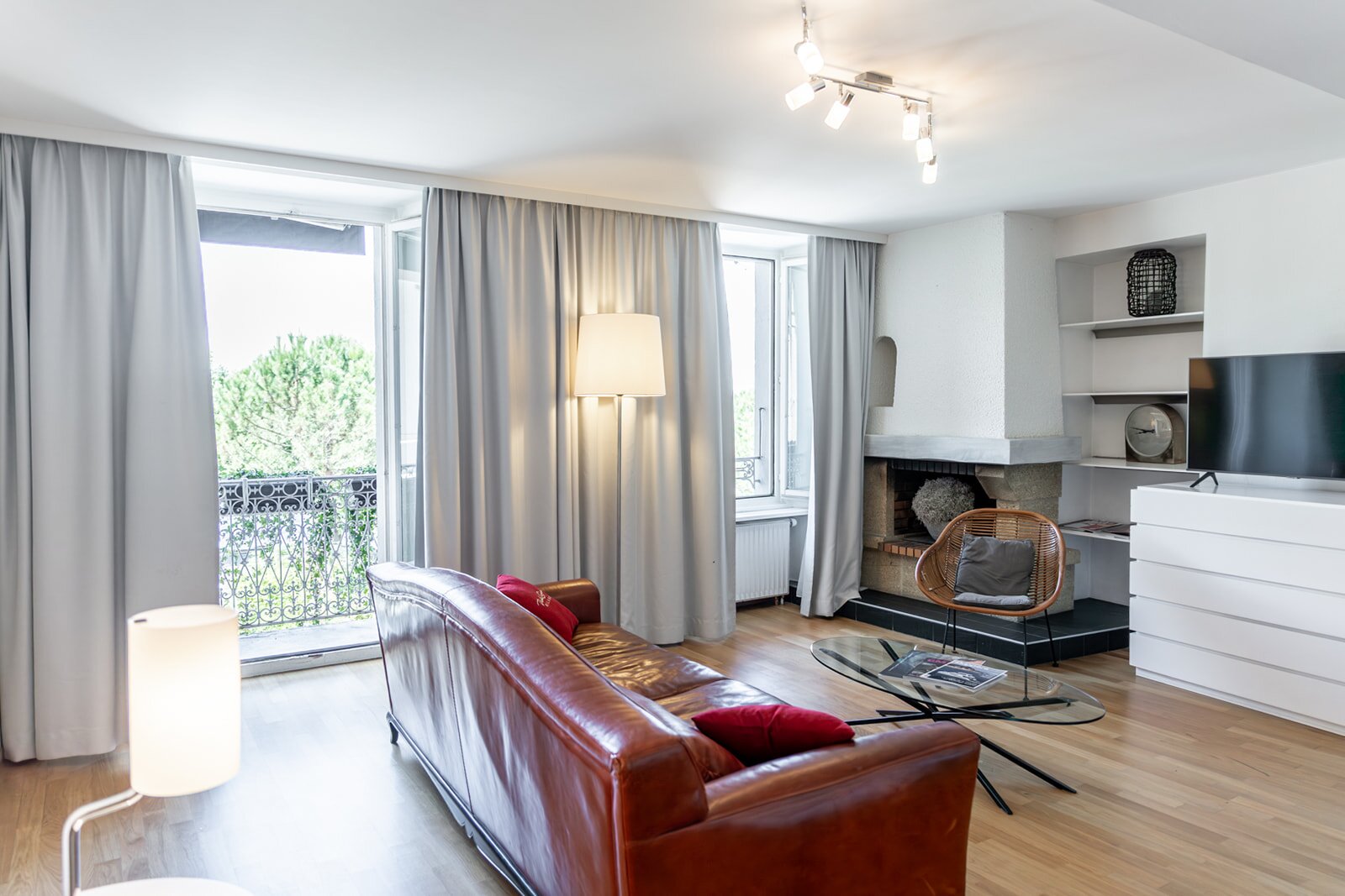 Hôtel de la Rouvenaz-官方