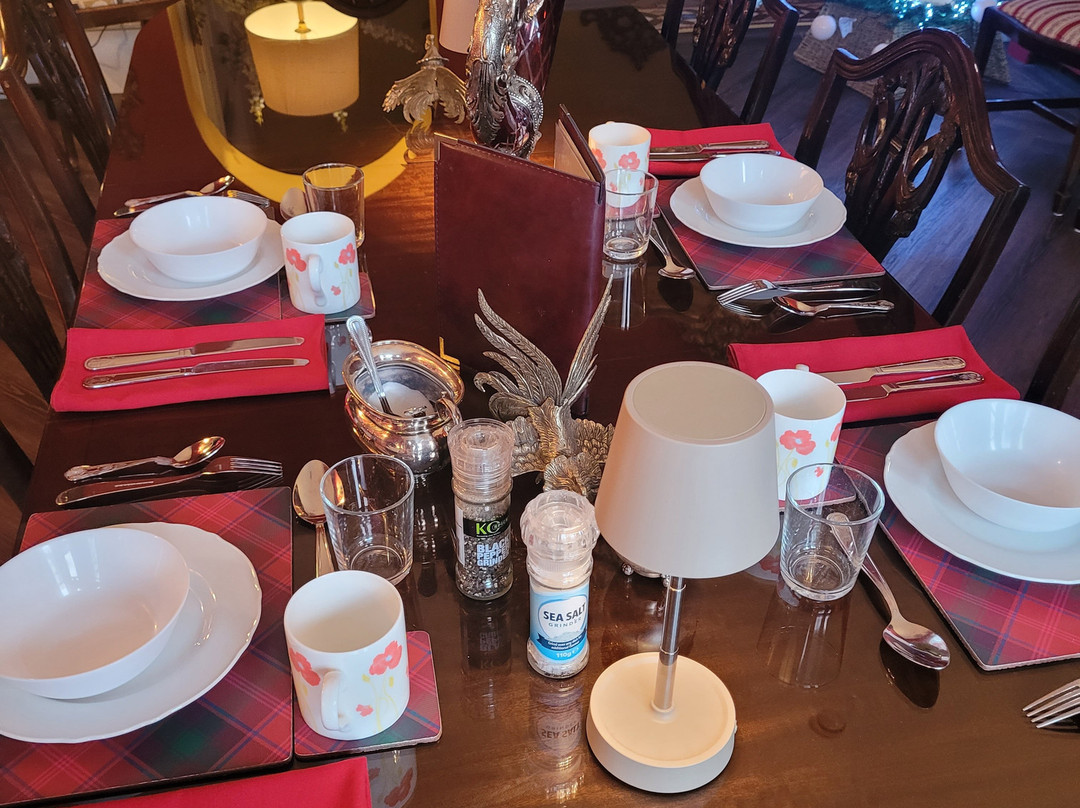 Holywell House主图