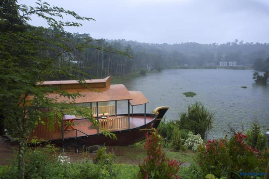 Karlad Lake View Resort