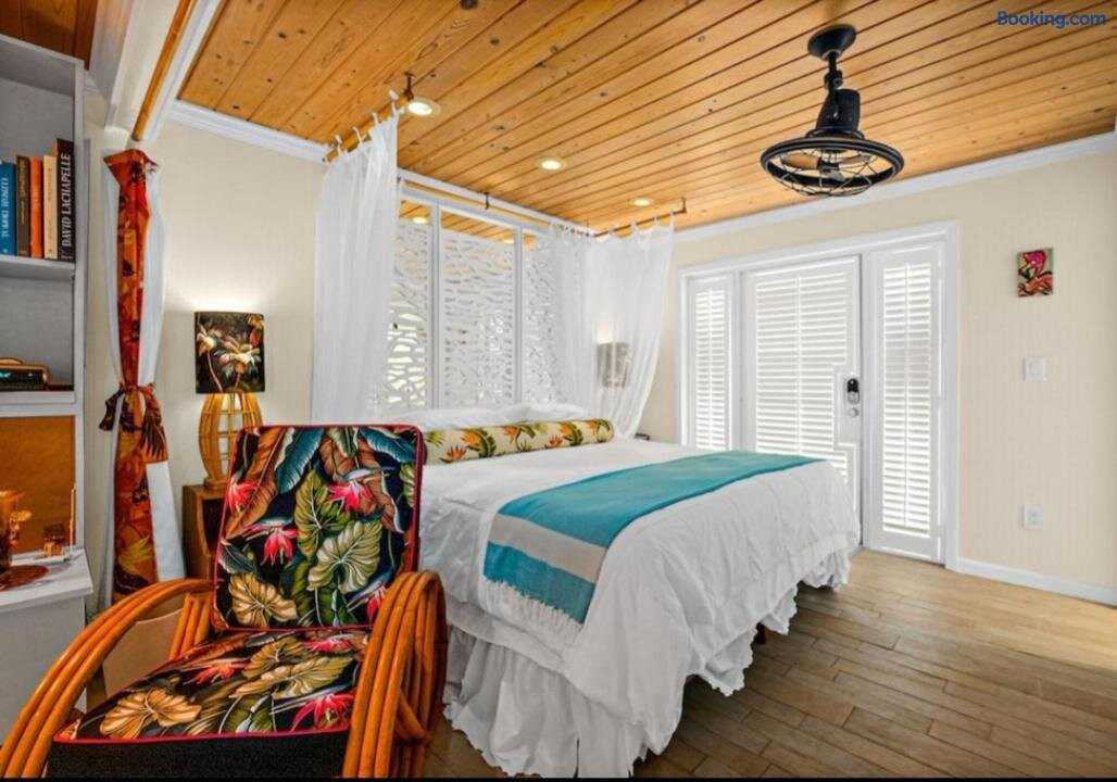 Twin Palms Resort