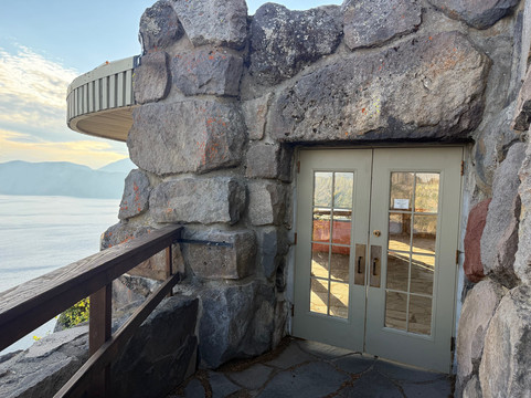 Sinnott Memorial Overlook-火山湖国家公园必去景点